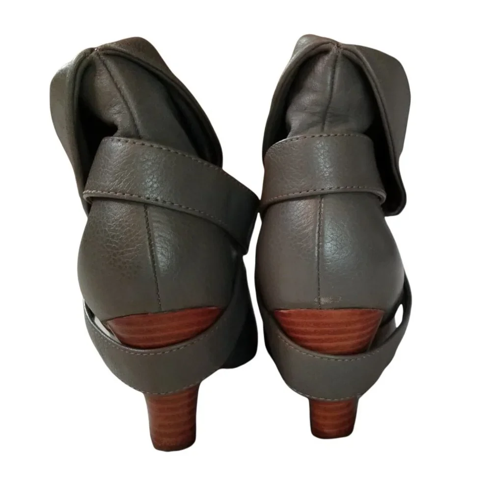 Report genuine leather grey ankle boots heeled with strap size 7.5